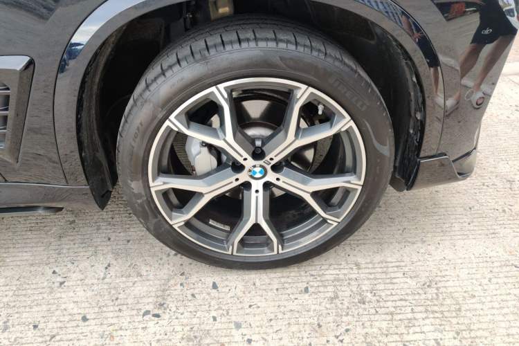Used BMW X5 2023 xDrive 30Li Luxury M Sport Night Edition Package Right Front Wheel Hub