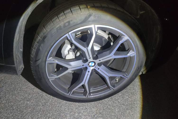 Used BMW X5 2023 xDrive 30Li M Sport Package Right Front Wheel Hub