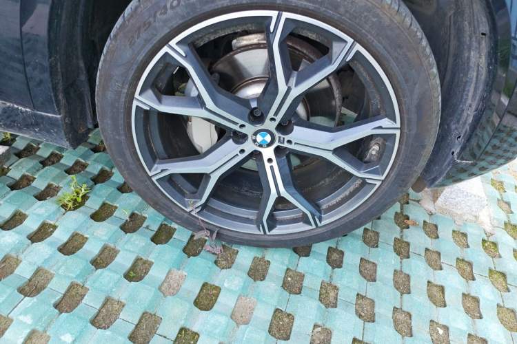 Used BMW X5 2023 xDrive 30Li Luxury M Sport Package Right Front Wheel Hub
