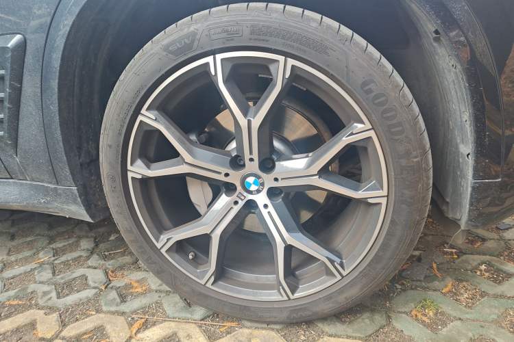 Used BMW X5 2023 xDrive 30Li Luxury M Sport Night Edition Package Right Front Wheel Hub