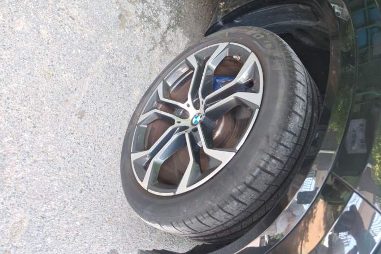 Used BMW X5 2023 xDrive 40Li Luxury Edition M Sport Night Vision Package Right Front Wheel Hub