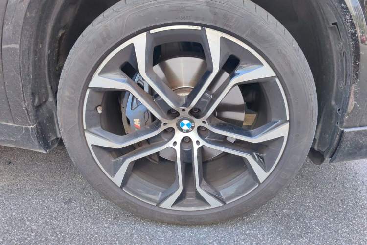 Used BMW X5 2023 xDrive 40Li Luxury Edition M Sport Night Vision Package Right Front Wheel Hub