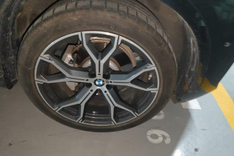 Used BMW X5 2023 xDrive 30Li Luxury M Sport Night Edition Package Right Front Wheel Hub