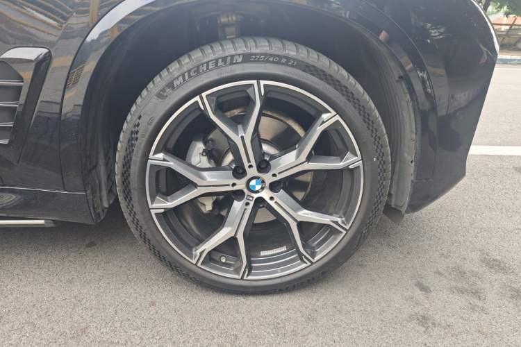 Used BMW X5 2023 xDrive 30Li Luxury M Sport Night Edition Package Right Front Wheel Hub