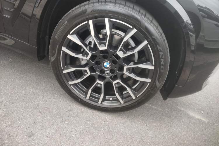 Used BMW X5 2023 xDrive 40Li M Sport Night Edition Package Right Front Wheel Hub