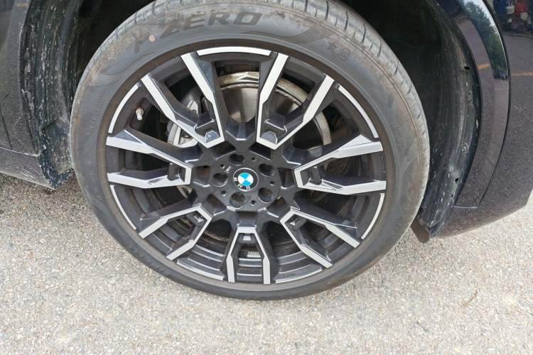 Used BMW X5 2023 xDrive 40Li M Sport Night Edition Package Right Front Wheel Hub