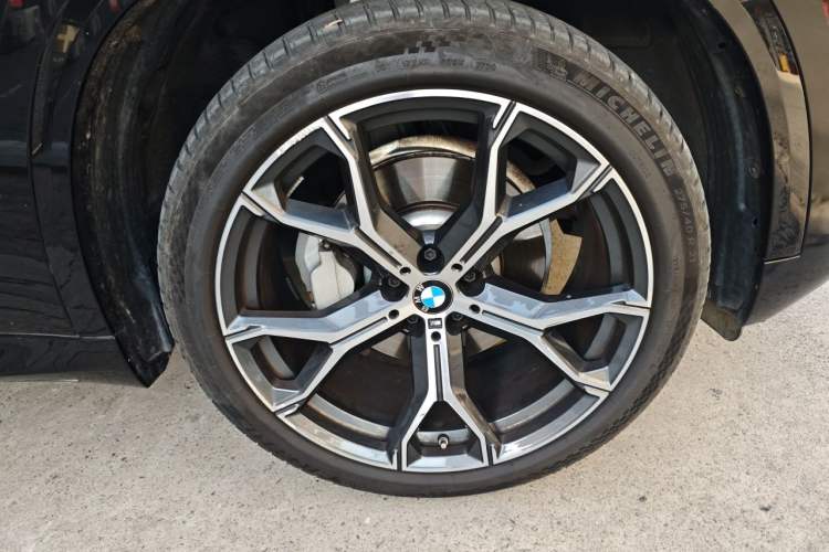 Used BMW X5 2023 xDrive 30Li Luxury M Sport Night Edition Package Right Front Wheel Hub