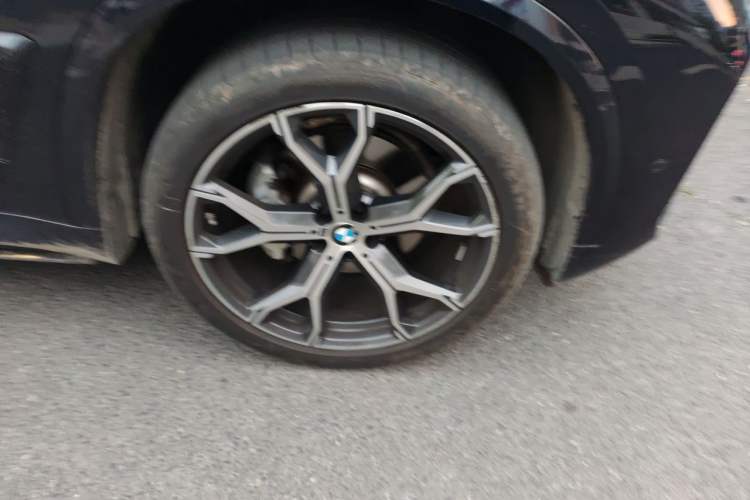 Used BMW X5 2023 xDrive 30Li Luxury M Sport Night Edition Package Right Front Wheel Hub