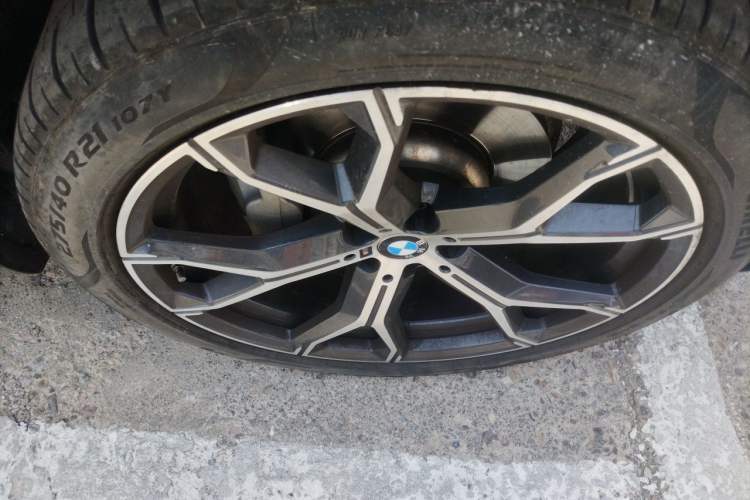 Used BMW X5 2023 xDrive 30Li Luxury M Sport Night Edition Package Right Front Wheel Hub