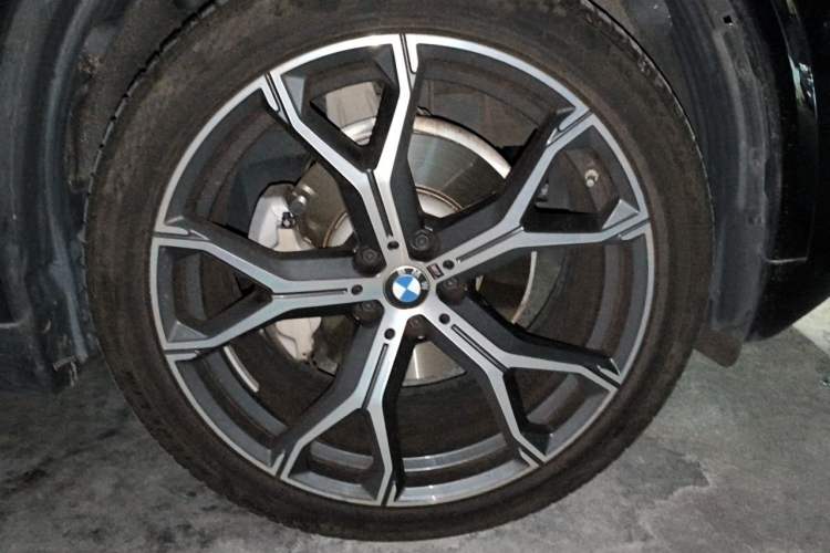 Used BMW X5 2023 xDrive 30Li Luxury M Sport Night Edition Package Right Front Wheel Hub