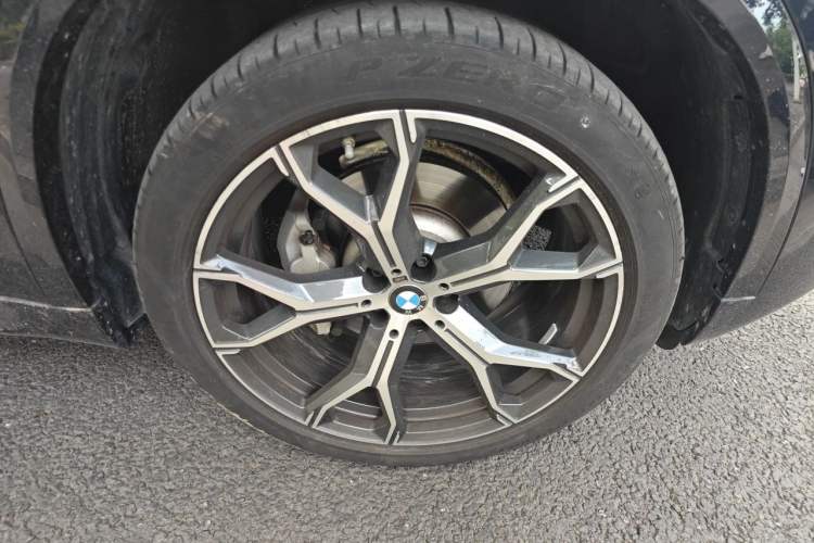 Used BMW X5 2023 xDrive 30Li Luxury M Sport Night Edition Package Right Front Wheel Hub