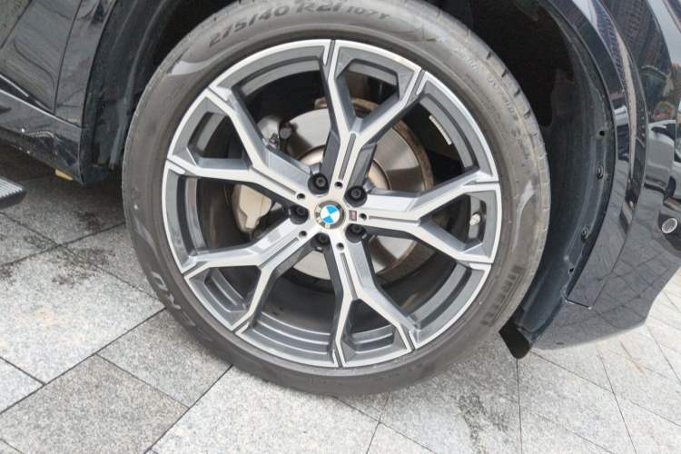 Used BMW X5 2023 xDrive 30Li Luxury M Sport Night Edition Package Right Front Wheel Hub