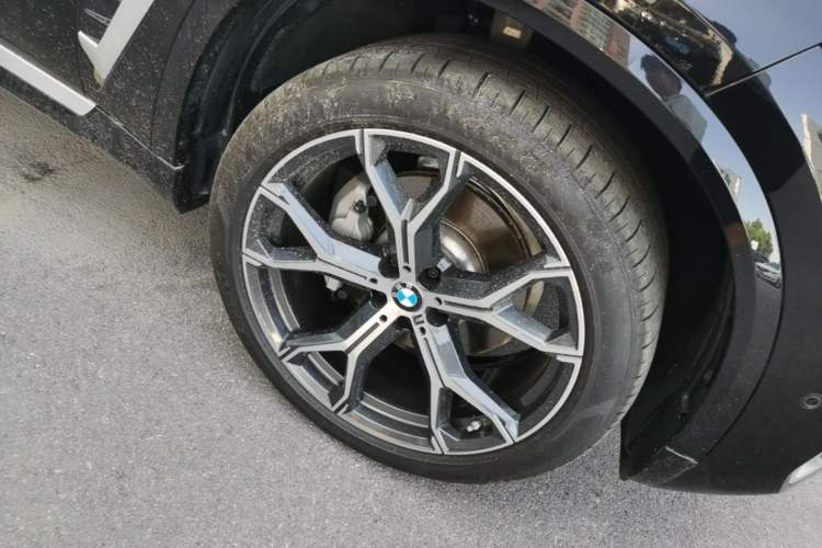 Used BMW X5 2023 xDrive 30Li Luxury M Sport Package Right Front Wheel Hub