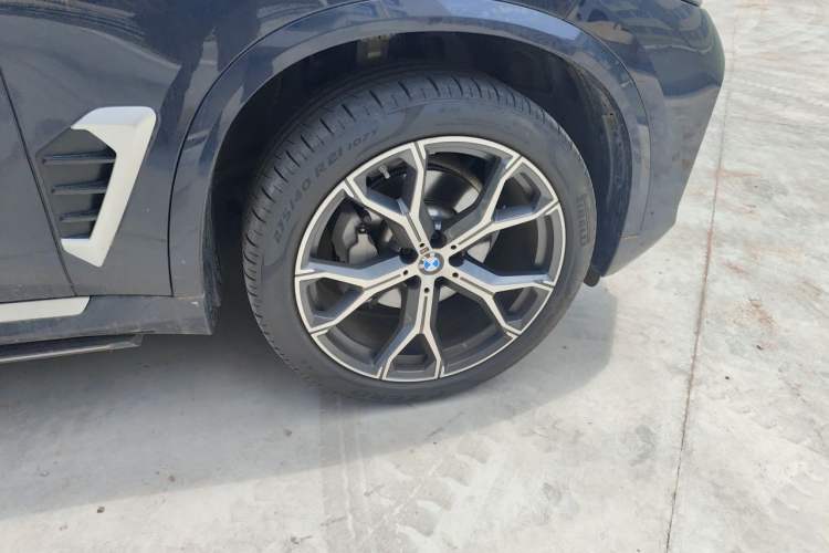 Used BMW X5 2023 xDrive 30Li Luxury M Sport Package Right Front Wheel Hub
