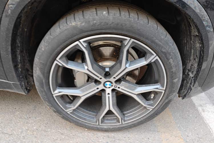 Used BMW X5 2023 xDrive 30Li Luxury M Sport Night Edition Package Right Front Wheel Hub
