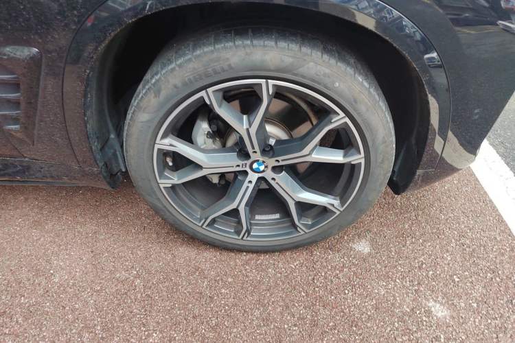 Used BMW X5 2023 xDrive 30Li Luxury M Sport Night Edition Package Right Front Wheel Hub