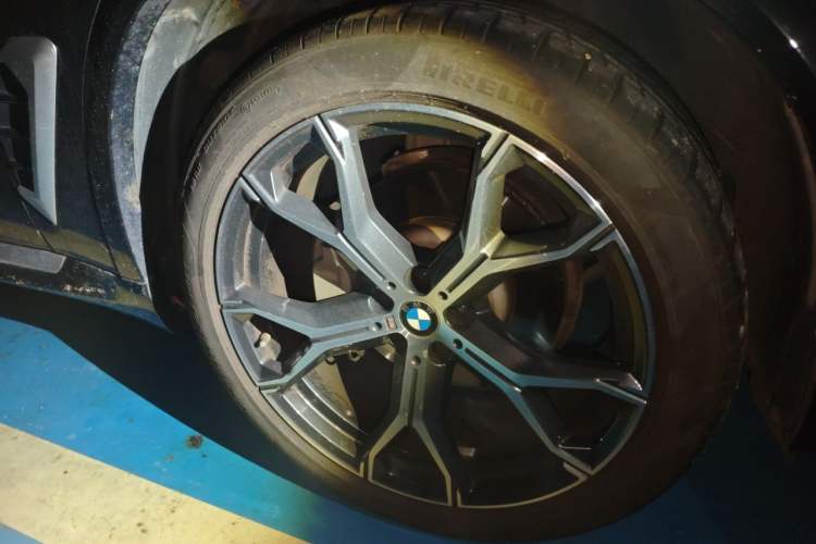 Used BMW X5 2023 xDrive 30Li Luxury M Sport Package Right Front Wheel Hub