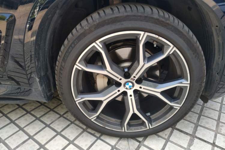Used BMW X5 2023 xDrive 30Li Luxury M Sport Night Edition Package Right Front Wheel Hub