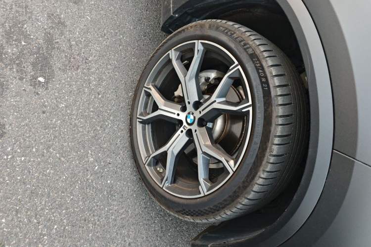 Used BMW X5 2023 xDrive 30Li Luxury M Sport Night Edition Package Right Front Wheel Hub