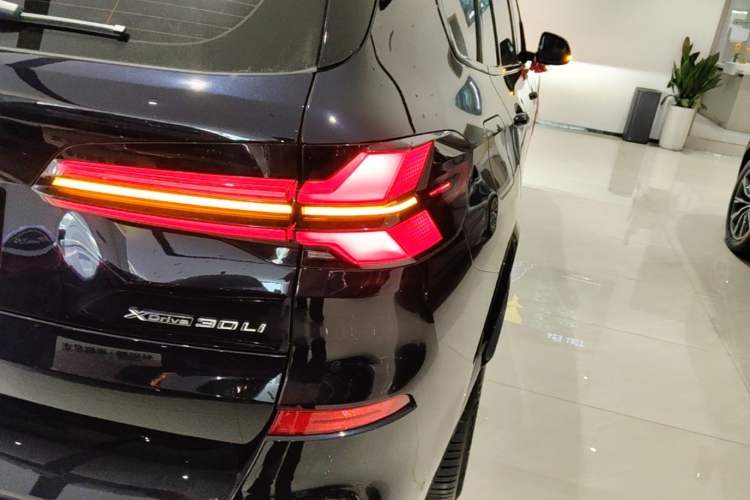 Used BMW X5 2023 xDrive 30Li Luxury M Sport Night Edition Package Right Rear Taillight