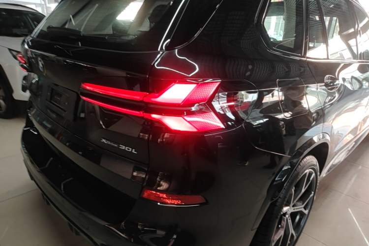 Used BMW X5 2023 xDrive 30Li Luxury M Sport Night Edition Package Right Rear Taillight