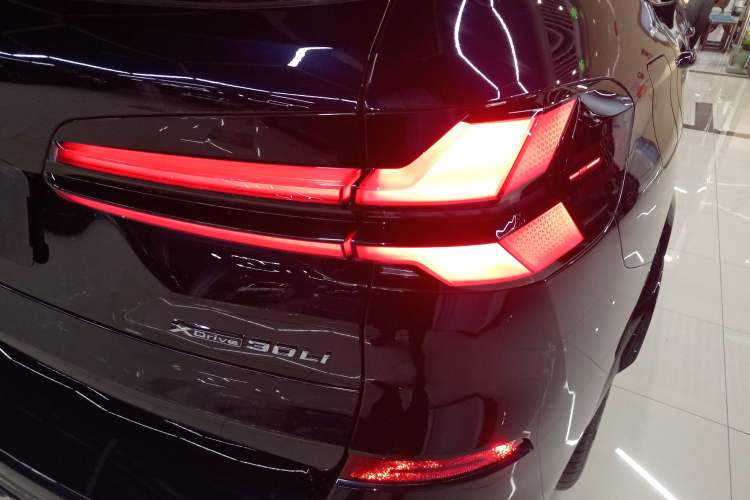 Used BMW X5 2023 xDrive 30Li Luxury M Sport Night Edition Package Right Rear Taillight