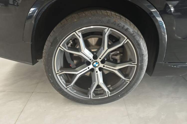 Used BMW X5 2023 xDrive 30Li Luxury M Sport Night Edition Package Right Rear Wheel Hub