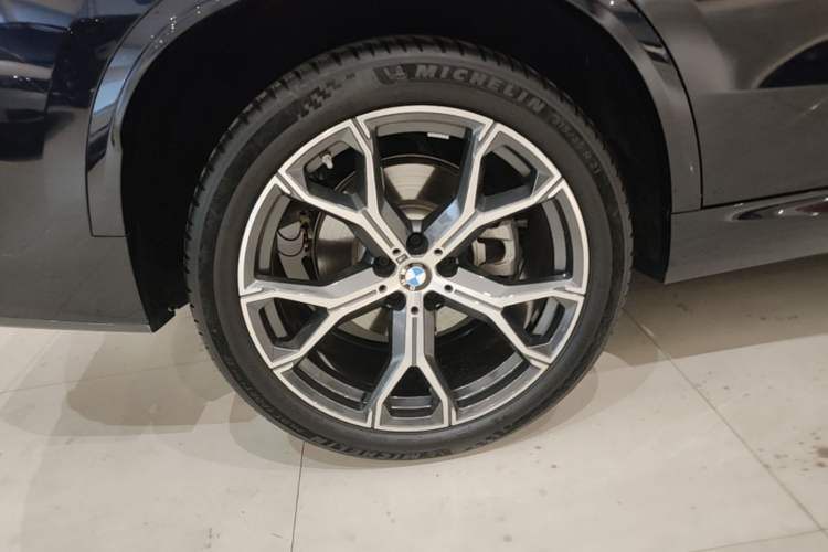Used BMW X5 2023 xDrive 30Li Luxury M Sport Night Edition Package Right Rear Wheel Hub