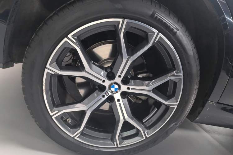 Used BMW X5 2023 xDrive 30Li Luxury M Sport Night Edition Package Right Rear Wheel Hub