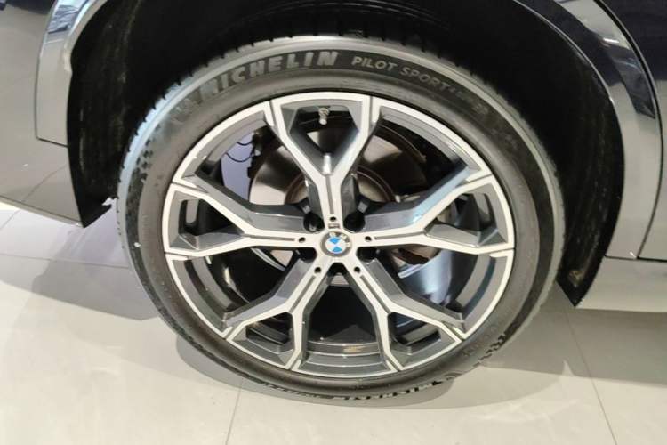 Used BMW X5 2023 xDrive 30Li Luxury M Sport Night Edition Package Right Rear Wheel Hub