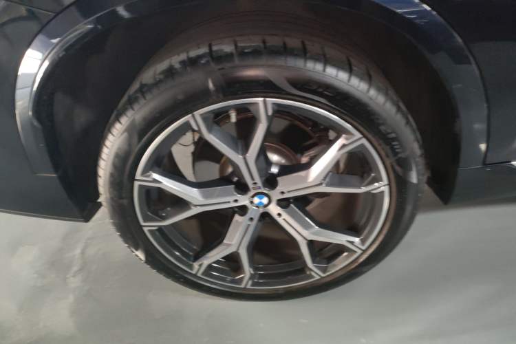 Used BMW X5 2023 xDrive 30Li Luxury M Sport Package Right Rear Wheel Hub
