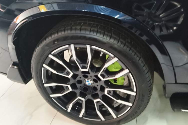 Used BMW X5 2023 xDrive 40Li M Sport Package Right Rear Wheel Hub