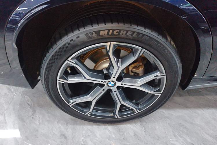 Used BMW X5 2023 xDrive 30Li Luxury M Sport Night Edition Package Right Rear Wheel Hub