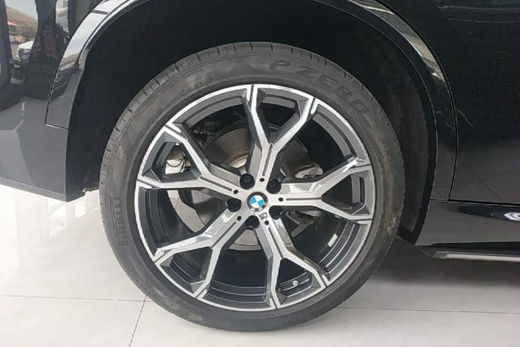 Used BMW X5 2023 xDrive 30Li Luxury M Sport Night Edition Package Right Rear Wheel Hub