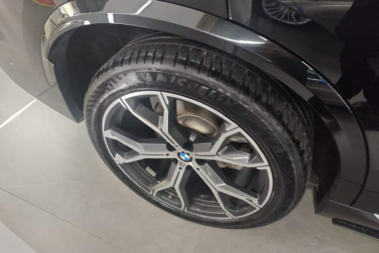 Used BMW X5 2023 xDrive 30Li Luxury M Sport Package Right Rear Wheel Hub