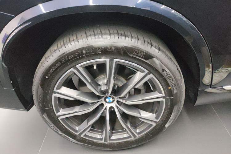 Used BMW X5 2023 xDrive 30Li M Sport Package Right Rear Wheel Hub