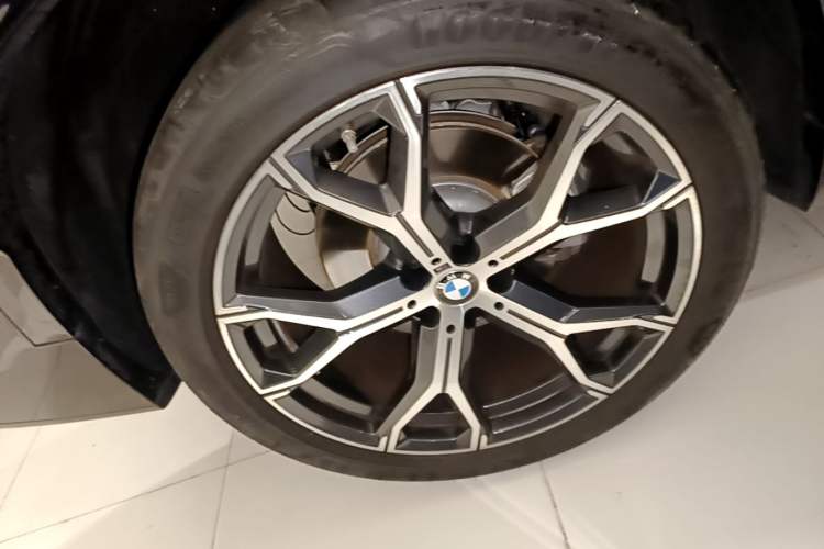 Used BMW X5 2023 xDrive 30Li Luxury M Sport Night Edition Package Right Rear Wheel Hub