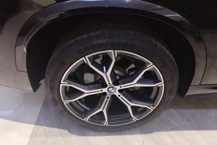 Used BMW X5 2023 xDrive 30Li Luxury M Sport Night Edition Package Right Rear Wheel Hub