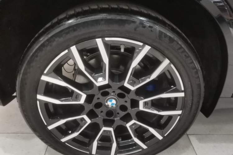 Used BMW X5 2023 xDrive 40Li M Sport Night Edition Package Right Rear Wheel Hub