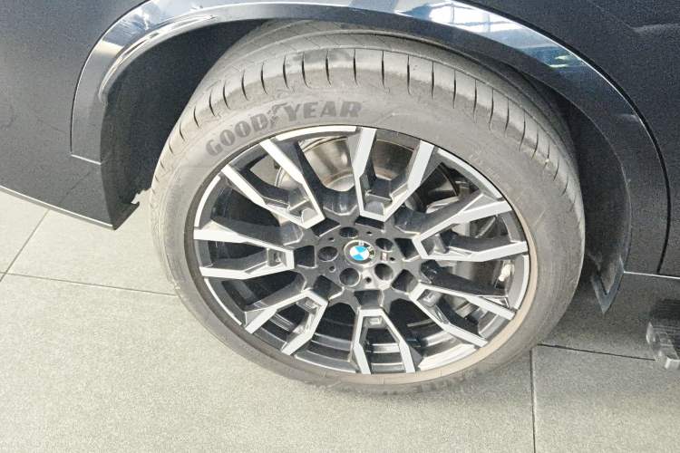 Used BMW X5 2023 xDrive 40Li M Sport Package Right Rear Wheel Hub