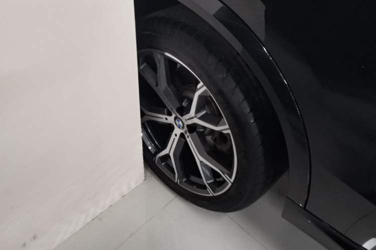 Used BMW X5 2023 xDrive 30Li Luxury M Sport Night Edition Package Right Rear Wheel Hub