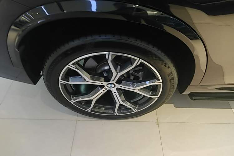 Used BMW X5 2023 xDrive 30Li Luxury M Sport Night Edition Package Right Rear Wheel Hub