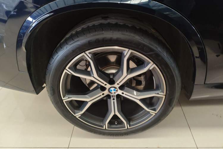 Used BMW X5 2023 xDrive 30Li Luxury M Sport Night Edition Package Right Rear Wheel Hub
