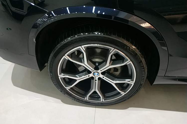 Used BMW X5 2023 xDrive 30Li Luxury M Sport Night Edition Package Right Rear Wheel Hub