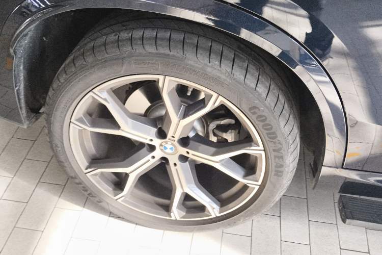 Used BMW X5 2023 xDrive 30Li Luxury M Sport Night Edition Package Right Rear Wheel Hub