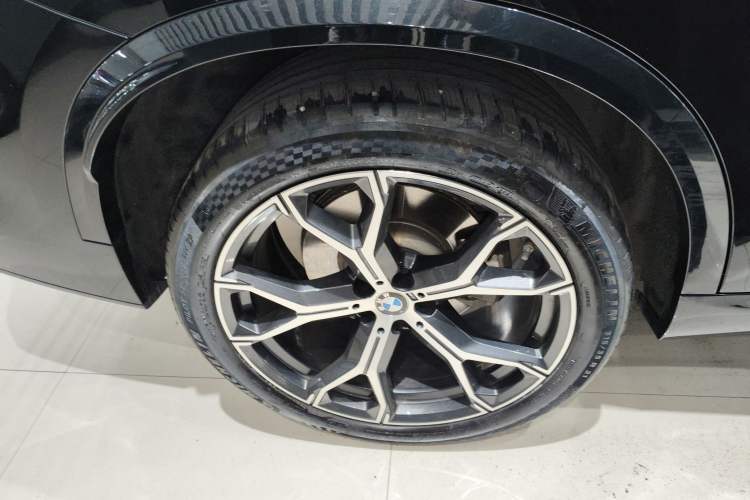Used BMW X5 2023 xDrive 30Li Luxury M Sport Night Edition Package Right Rear Wheel Hub