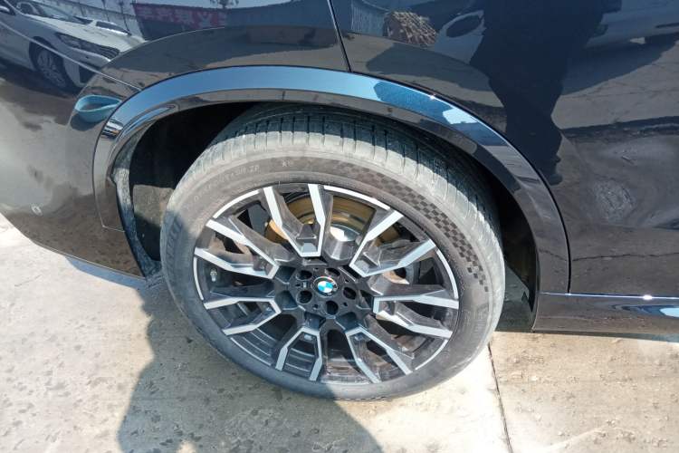 Used BMW X5 2023 xDrive 40Li M Sport Night Edition Package Right Rear Wheel Hub
