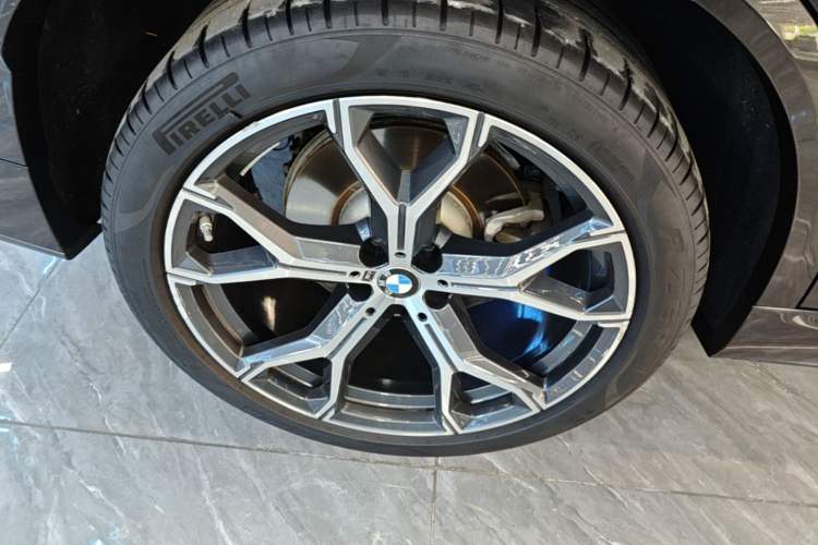 Used BMW X5 2023 xDrive 30Li Luxury M Sport Package Right Rear Wheel Hub
