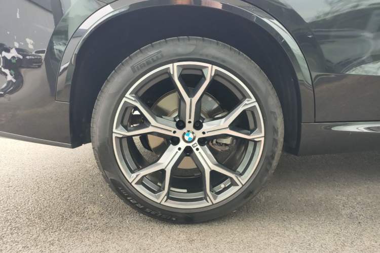 Used BMW X5 2023 xDrive 30Li Luxury M Sport Night Edition Package Right Rear Wheel Hub