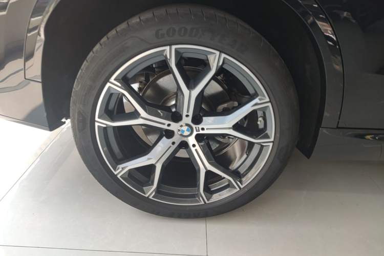 Used BMW X5 2023 xDrive 30Li Luxury M Sport Night Edition Package Right Rear Wheel Hub